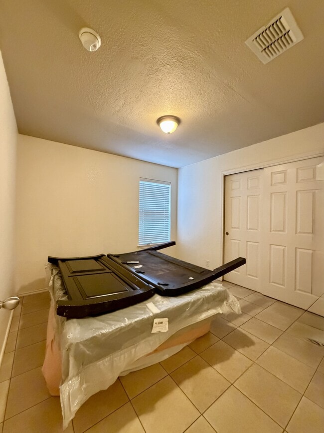 Building Photo - 419 Dolly Dr