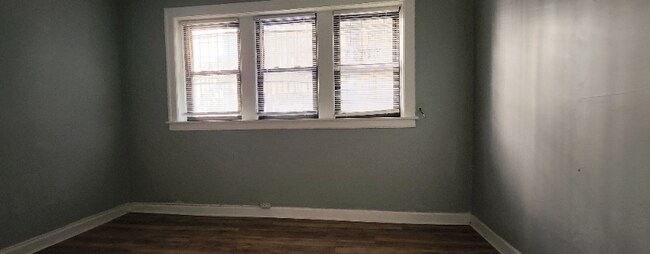 Building Photo - 8004 S Eberhart Ave