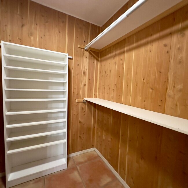 Building Photo - 40064 Silktree Ct