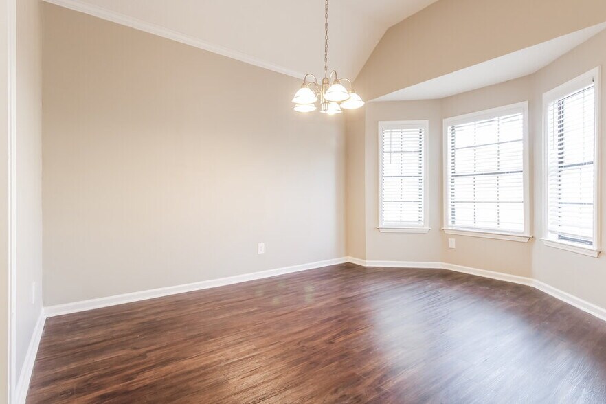 Building Photo - 3549 Earlynn Dr