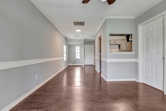 Building Photo - 1102 Northwood St