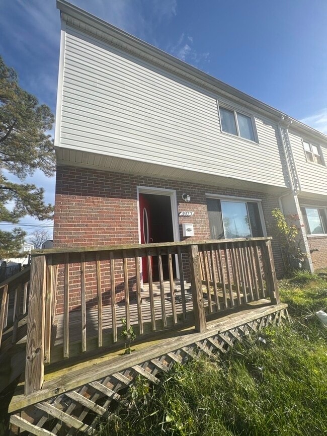 Building Photo - Living where You Love is Good for your Heart!