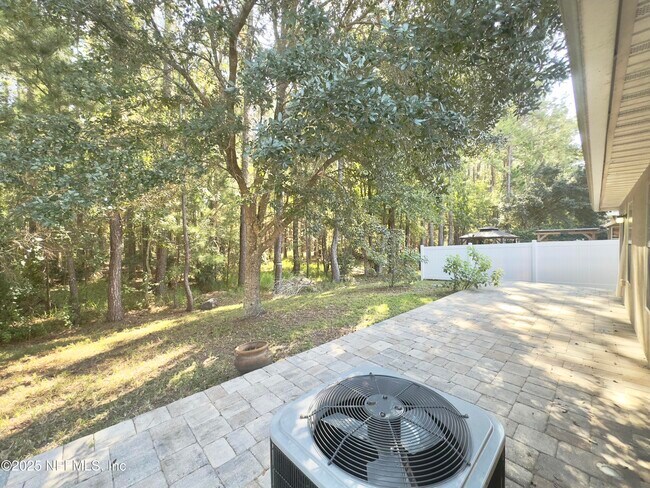 Building Photo - 204 Candlebark Dr