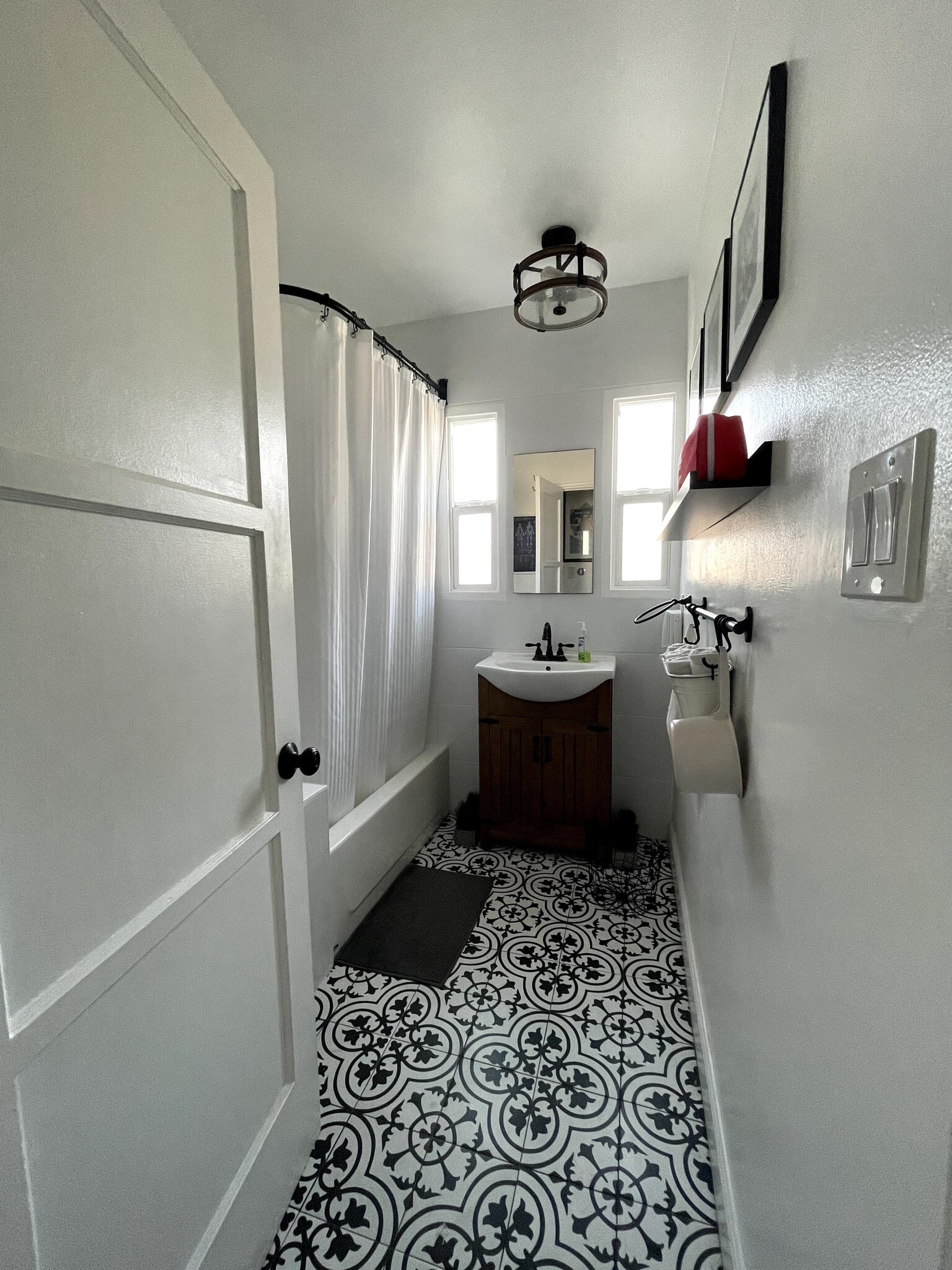 Building Photo - 2348 Warwick Ave