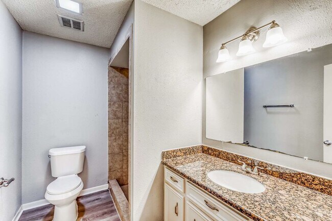 Building Photo - 2306 Cambridge Ct N