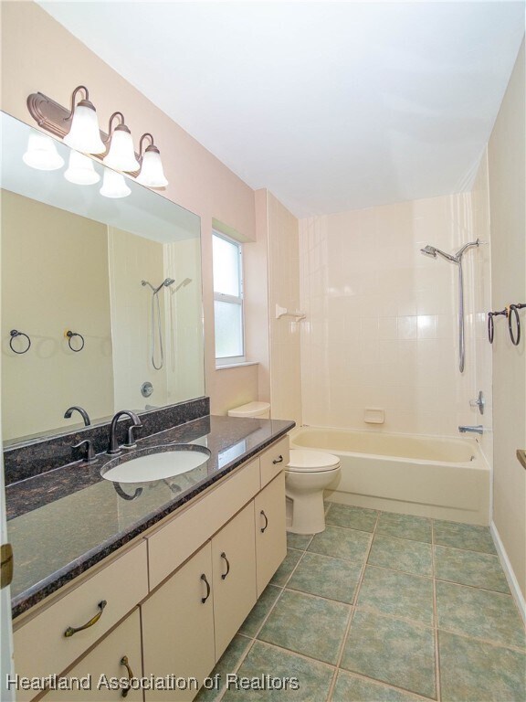 Building Photo - 2508 Manor Dr