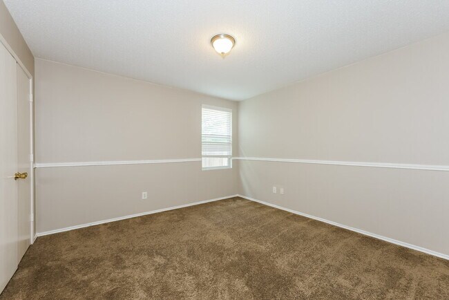 Building Photo - 3617 Clydesdale Dr