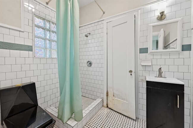 Building Photo - 3410 Austin St