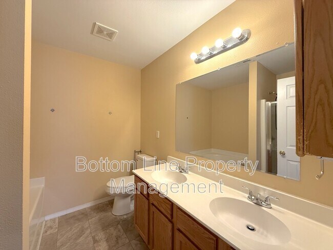 Building Photo - 8125 Rosberg Ln