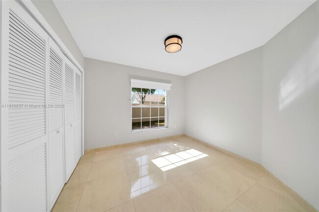 Building Photo - 10530 NW 52nd Terrace
