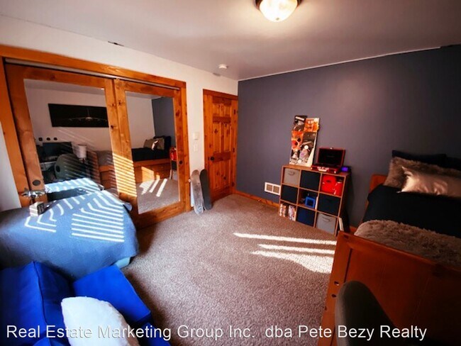 Building Photo - 4 br, 3 bath House - 382-60 Butts Rd
