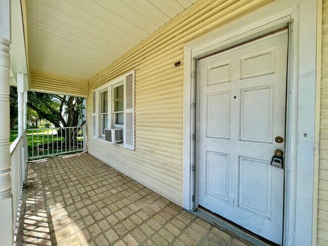 Building Photo - Charming + Convenience - 3 Bedroom, 2 Bathroom Home