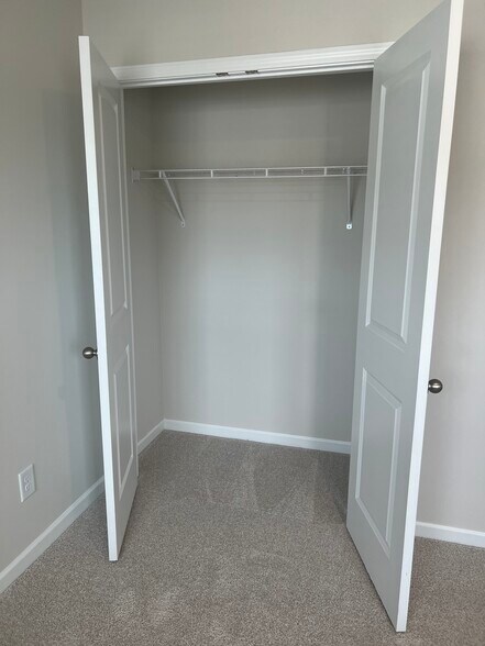 Building Photo - 227 Twinleaf Ct