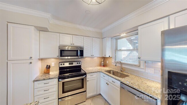 Building Photo - 9816 Emerald Point Dr