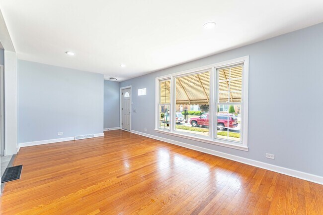 Building Photo - 4507 S Leamington Ave