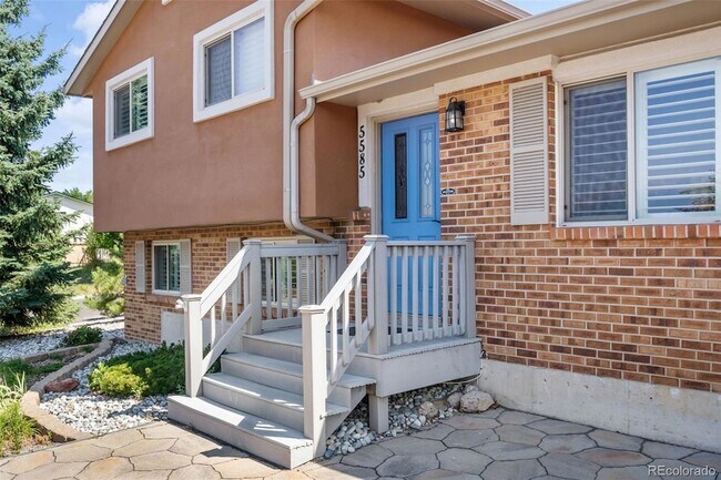 Building Photo - 5585 Escondido Dr