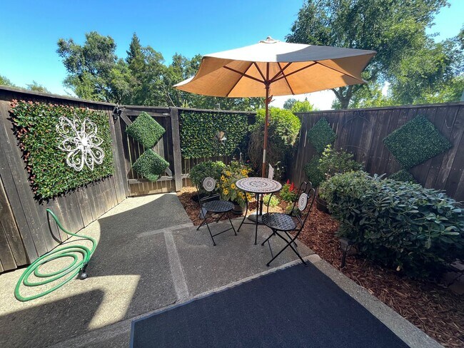 Building Photo - Charming 2-Story Condo on Greenbelt-$500 O...