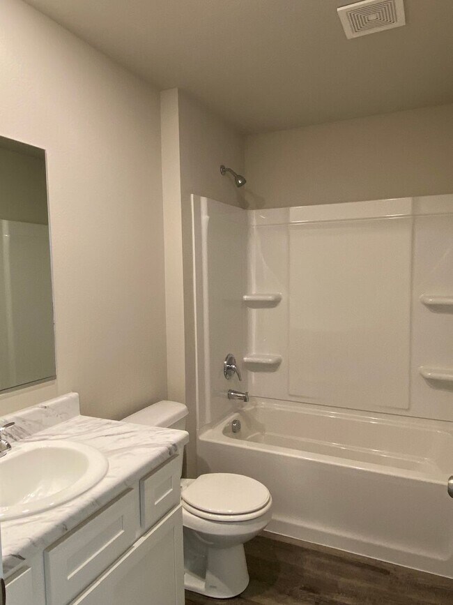Building Photo - Beautiful 4 bed/2bath home in Broken Arrow...