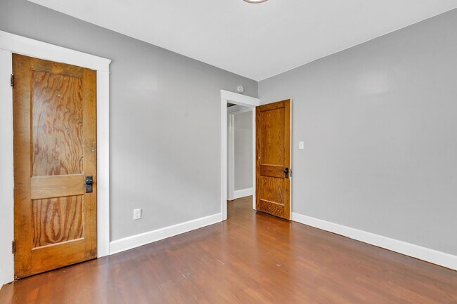 Building Photo - Reyburn