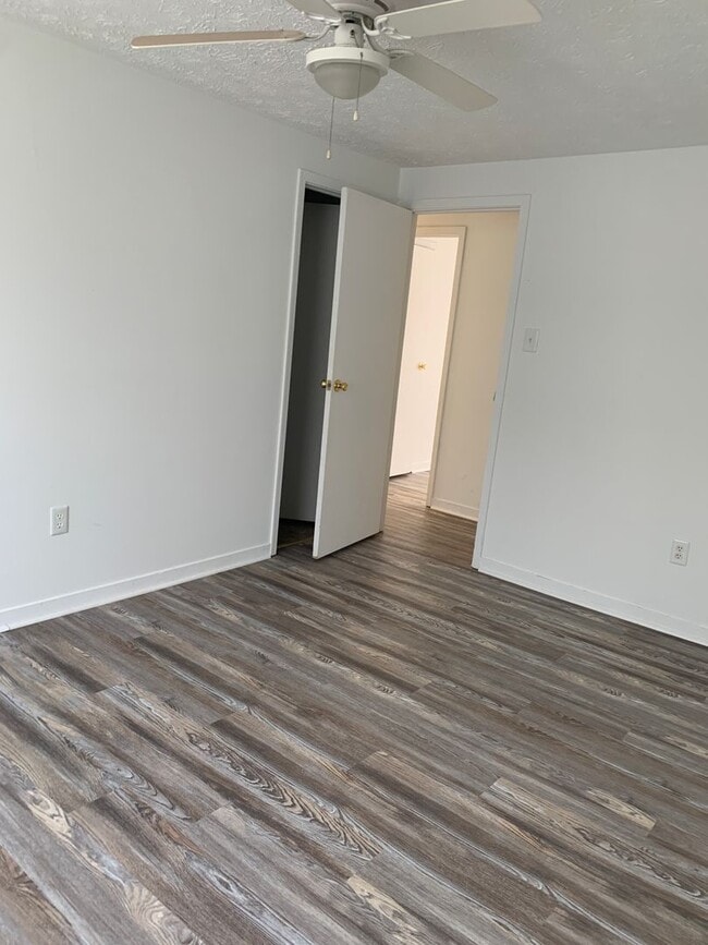 Building Photo - King George Spacious 2 Bedroom End Unit Townhouse