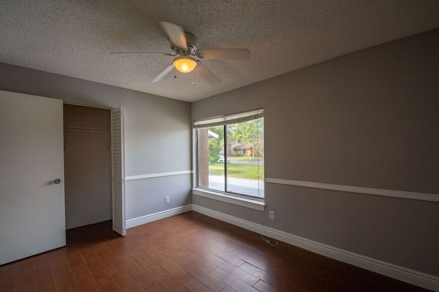 Building Photo - 704 Putt Ln