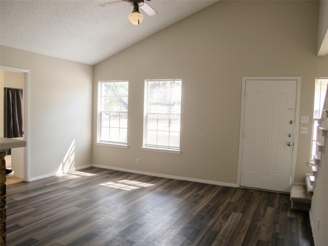 Building Photo - 509 Algerita Dr