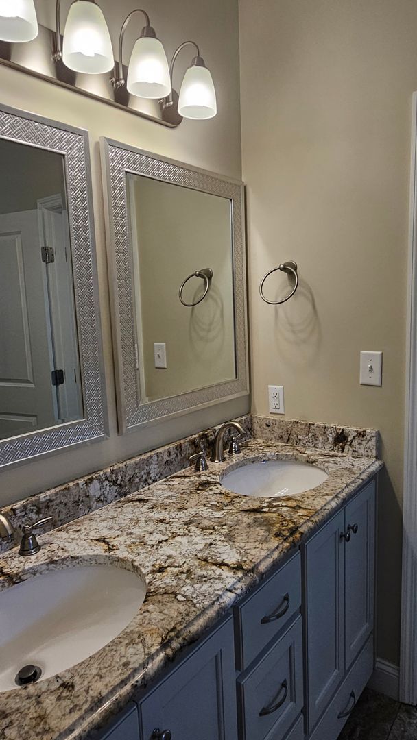 Building Photo - Knights Landing four bedroom home