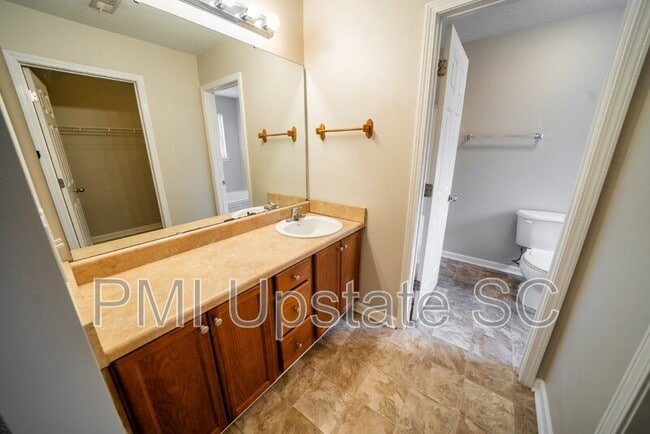 Building Photo - 335 Monti Dr