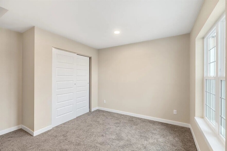 Building Photo - 2506-2508 Castle Pines Dr