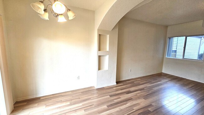 Building Photo - 5264 NE 121st Ave