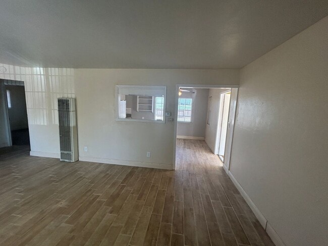 Building Photo - Updated charm and space in this 2 bedroom ...