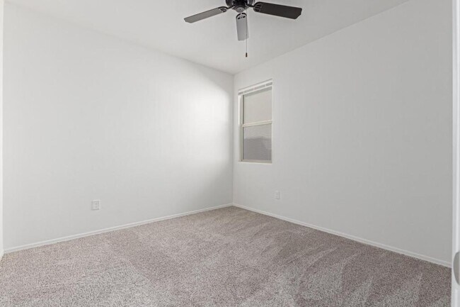 Building Photo - 14058 E Red Pine Pl