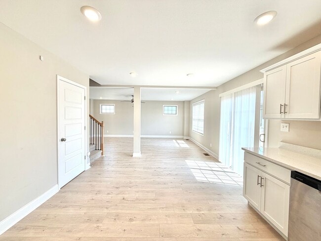 Building Photo - 2662 Scott Dr