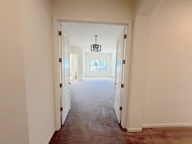 Building Photo - Spanish Springs 5bed/3bath - Move in Speci...