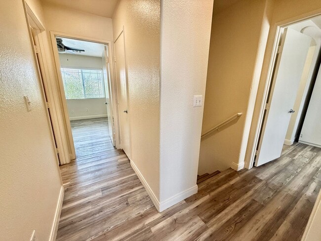 Building Photo - Stylishly Home in Gated Community – Minute...