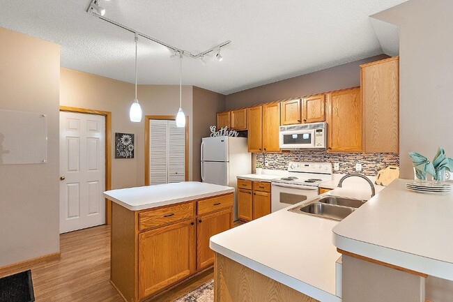 Building Photo - 9649 Alvarado Ln N