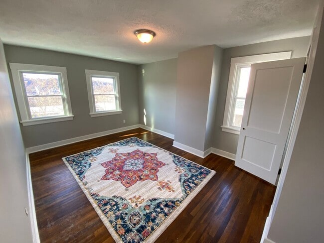 Building Photo - Newly Renovated Single Family House For Rent!