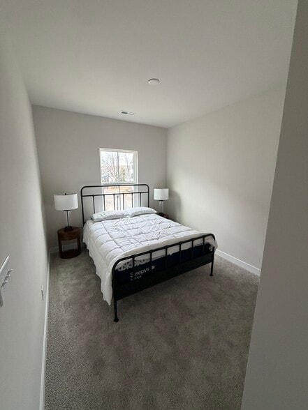 Building Photo - 2553 Ellen Ave