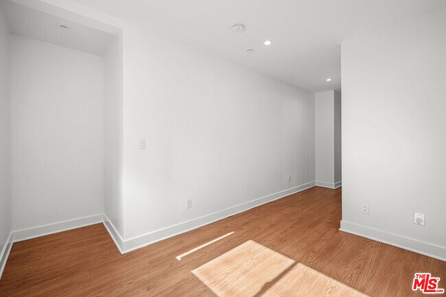 Building Photo - 818 N Hobart Blvd