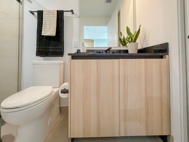 Building Photo - 225 N Miami Ave