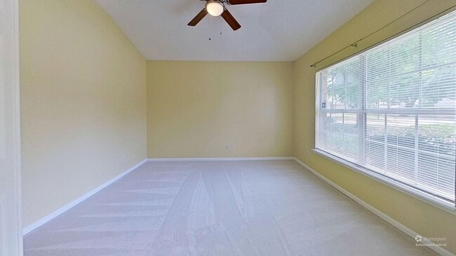 Building Photo - Welcome home - Charming 3 Bedroom in Hatton Chase!
