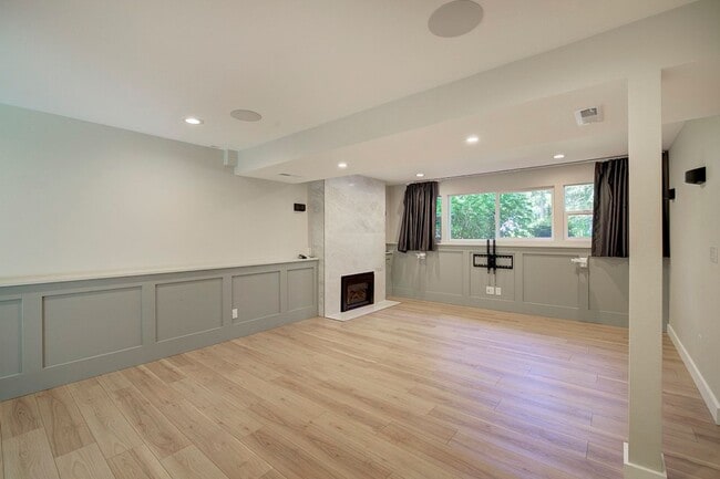 Building Photo - 4Bd/2.5Ba Kirkland House