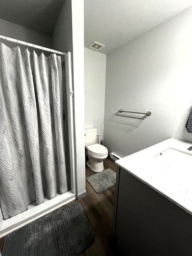 Building Photo - Winter Seasonal Rental- Lakeside Townhouse...