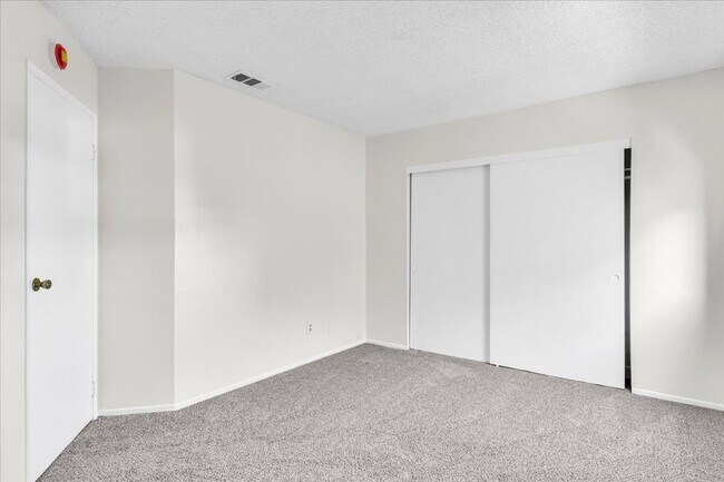Building Photo - Spacious 2-Bedroom Townhome in Hesperia, CA!