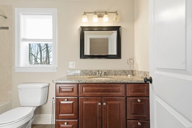 Building Photo - 597 Sea St