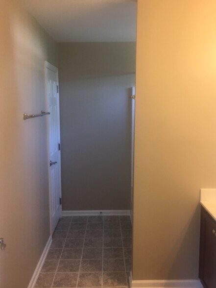 Building Photo - 2928 Woodland Park Dr