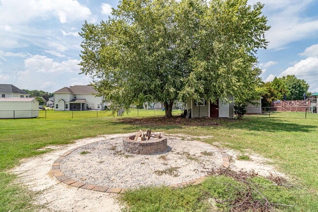 Building Photo - Spacious 2-Story in Pikeville! 3 BR | 2.5 BA w/ Bonus Room *Lawn Care / Trash Included*