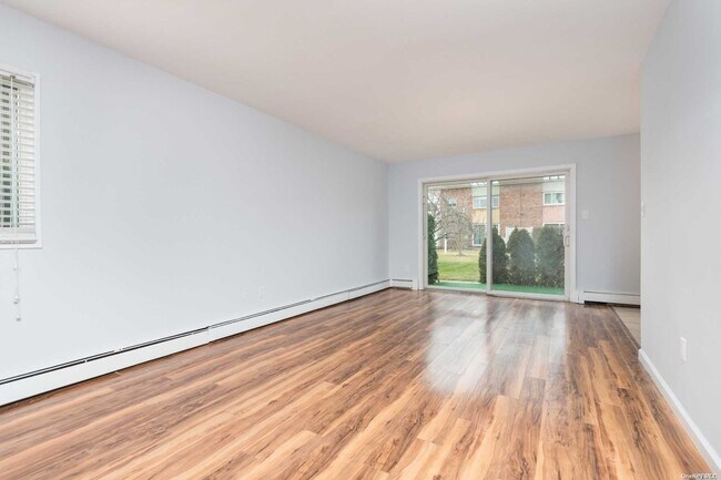 Building Photo - 257 N Newbridge Rd