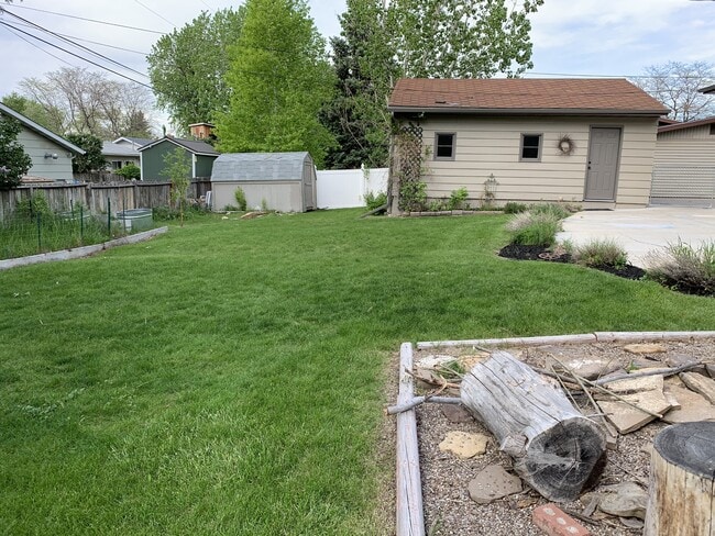 Building Photo - 624 Carol Dr