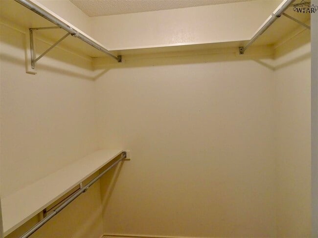 Building Photo - 405 Swenson St